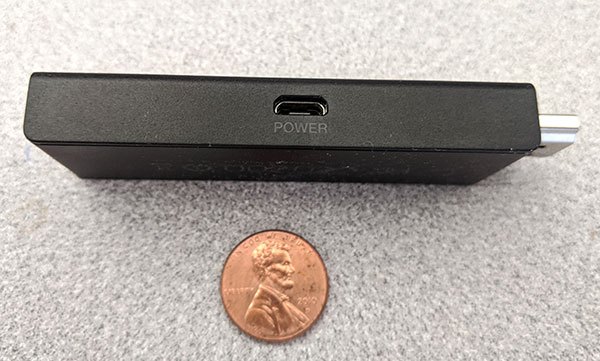 亚马逊火电视棍子侧面显示微USB电源输入和一分钱