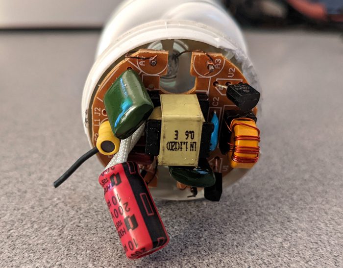 CFL灯泡PCB顶部的照片