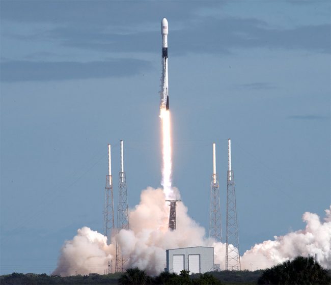 Spacex Falcon 9的照片在2019年11月推出