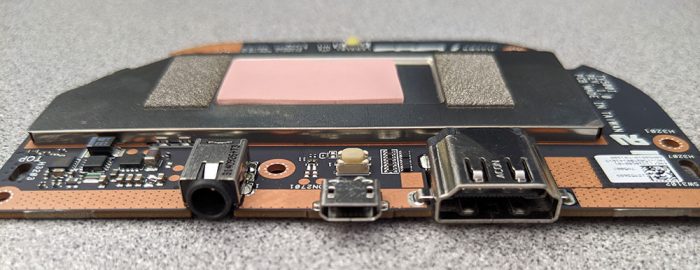 PCB上的Nexus Player端口的照片