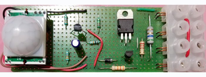 PIR传感器电路设计组装在PCB上的照片