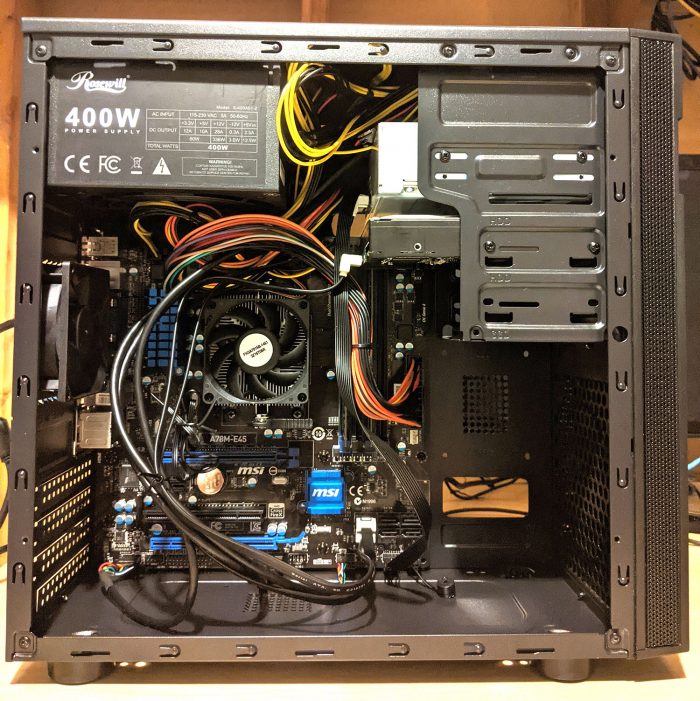 这是一台基于AMD四核A8-5600K的电脑内部的照片